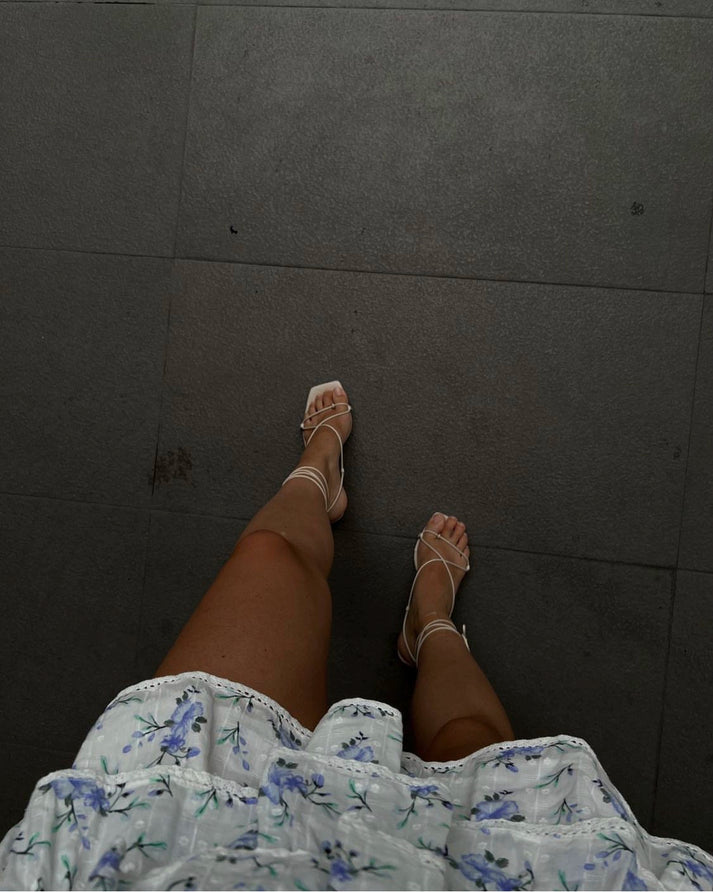 ISABELLA | ROBE COURTE FLEURIE À VOLANTS