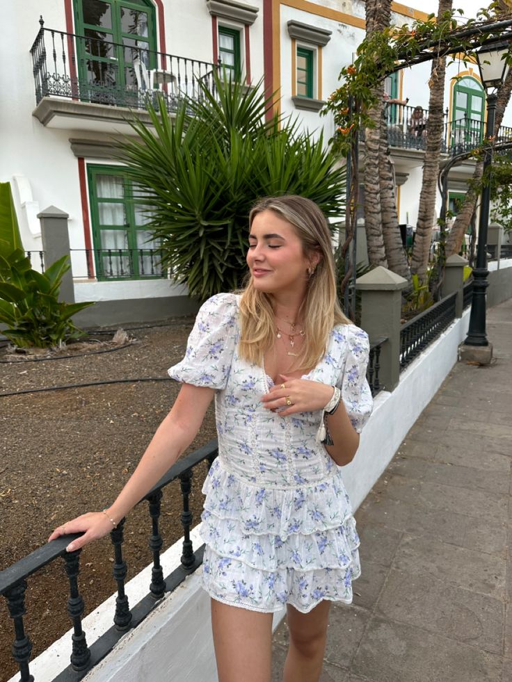 ISABELLA | ROBE COURTE FLEURIE À VOLANTS